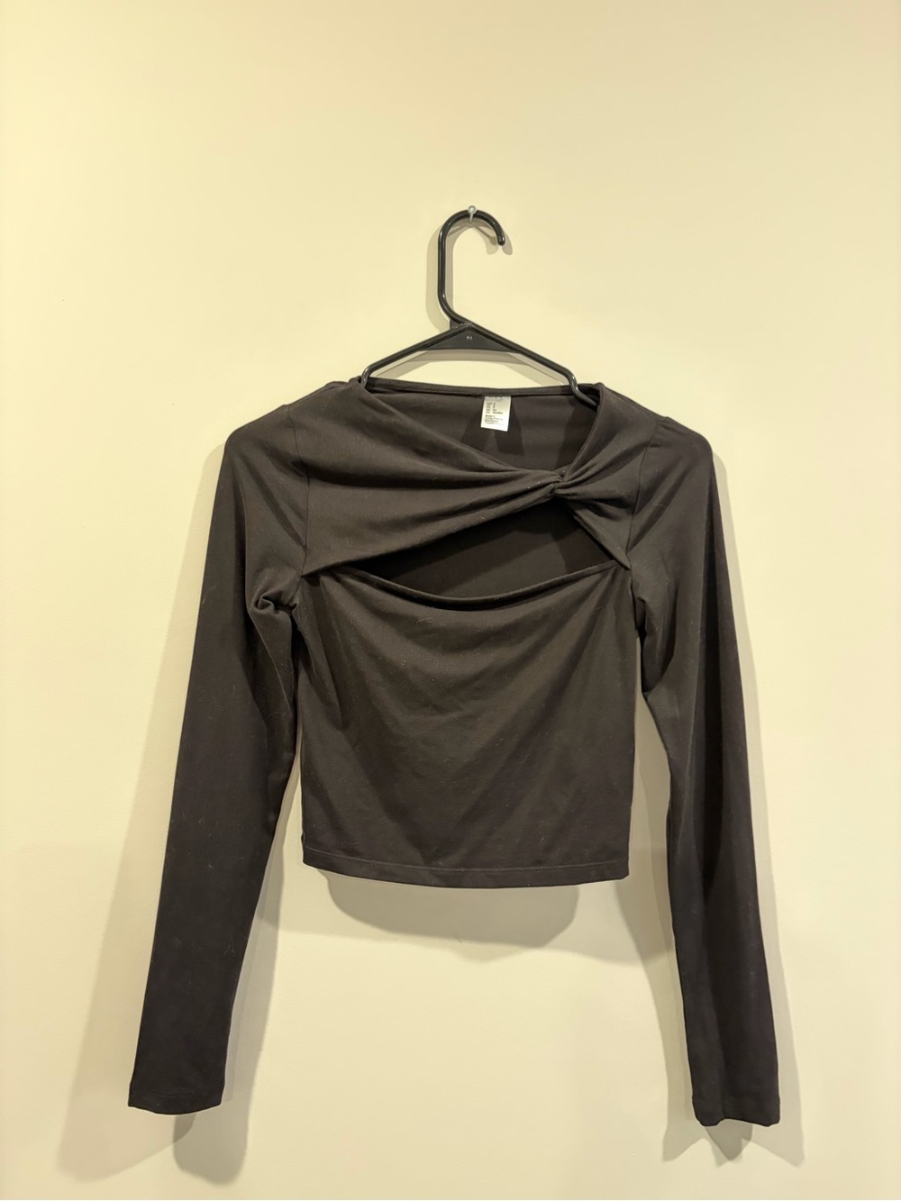 Long-Sleeve Twist Front Crop Top - Black